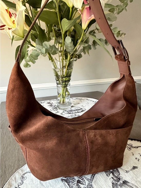 Handbags - HAMMITT Zippered Tom/Med in Espresso
Belted Suede/Gun Metal